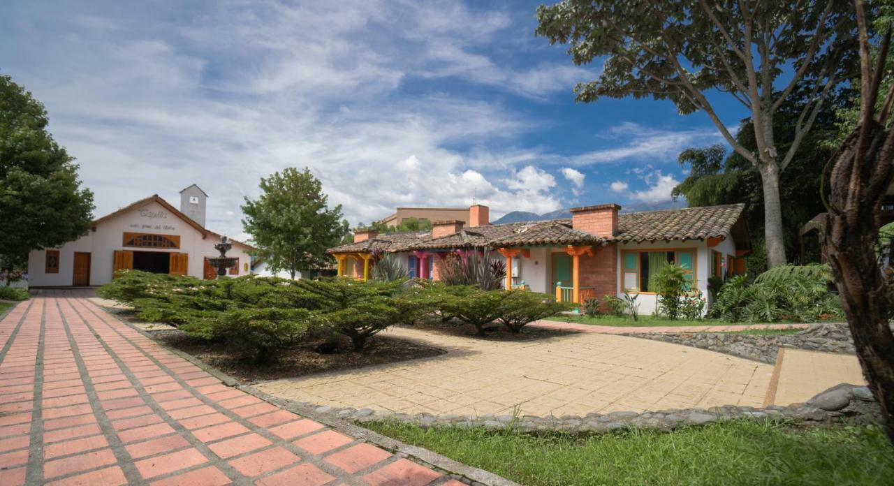 Hotel Termales El Otono La Enea Esterno foto View of the Hacienda Santa Bárbara